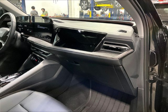 Certified 2025 Audi Q5 Premium Plus w/ Premium Plus AWD/4WD image 16