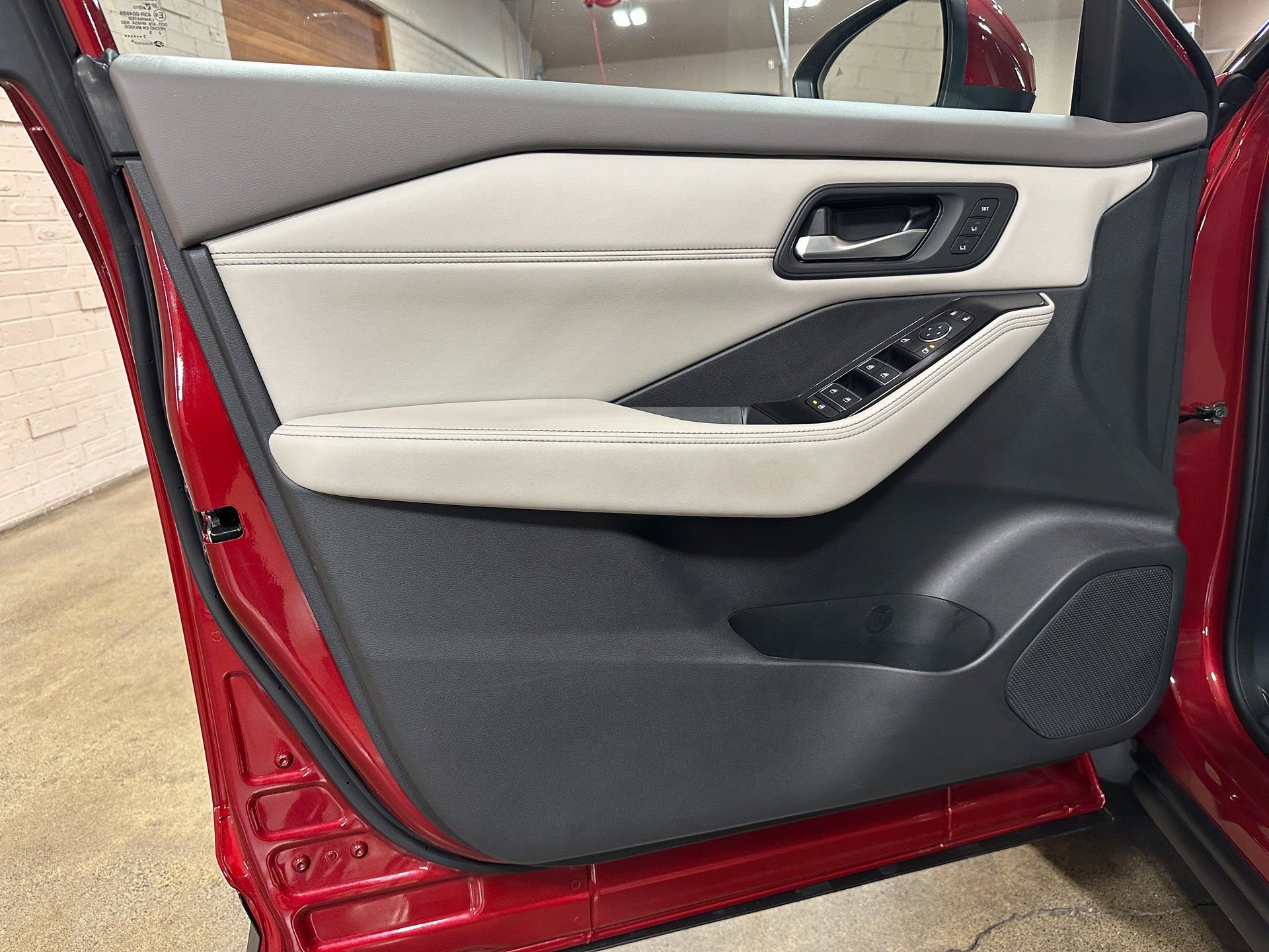 Used 2023 Nissan Rogue SL w/ SL Premium Package image 24