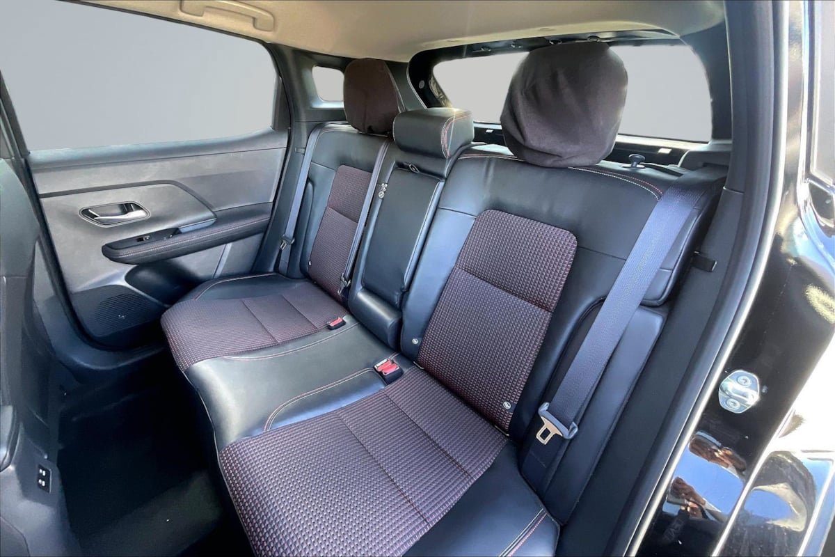 Used 2025 Nissan Kicks SR FWD image 26