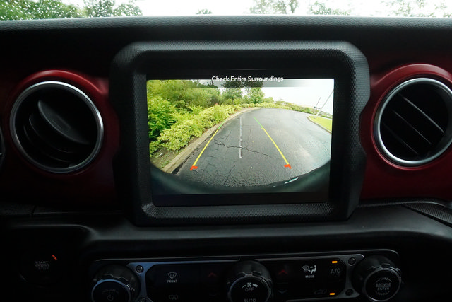 Used 2023 Jeep Wrangler Unlimited Rubicon AWD/4WD image 17