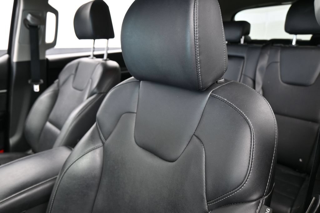 Used 2022 Kia Telluride LX FWD image 16