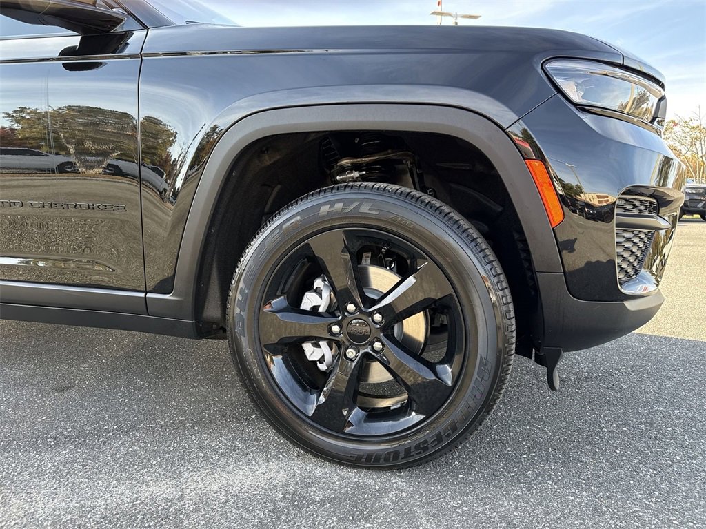 New 2025 Jeep Grand Cherokee Altitude w/ Trailer Tow Package image 9