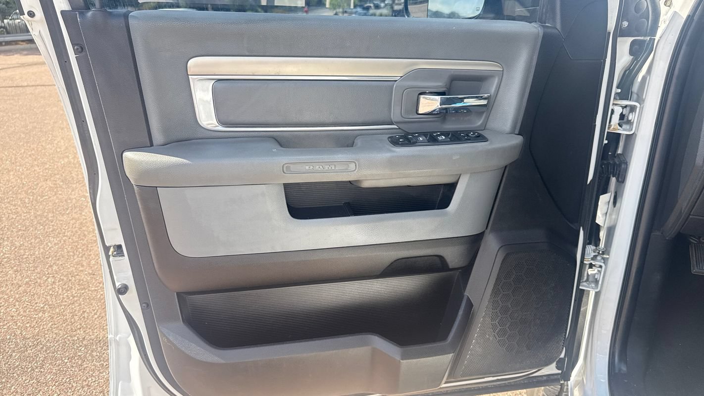 Used 2018 RAM 2500 SLT w/ Luxury Group AWD/4WD image 26