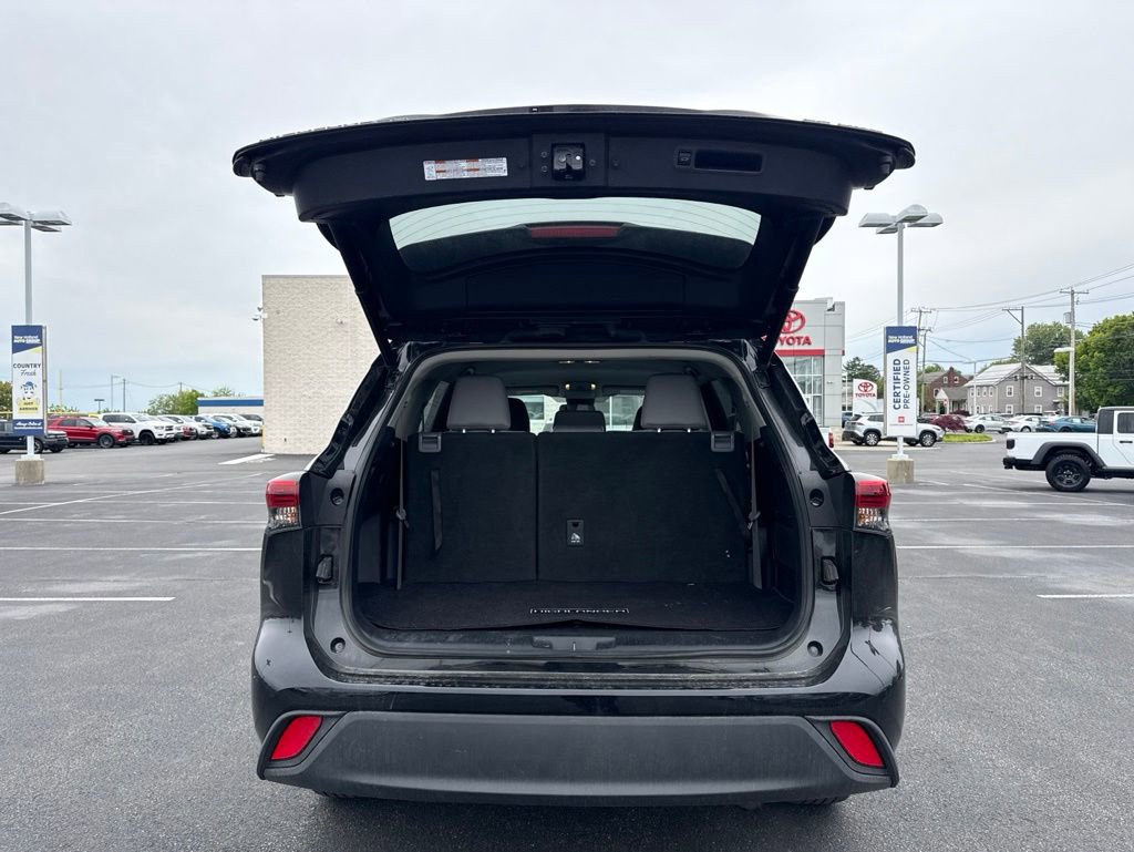Used 2021 Toyota Highlander LE AWD/4WD image 6