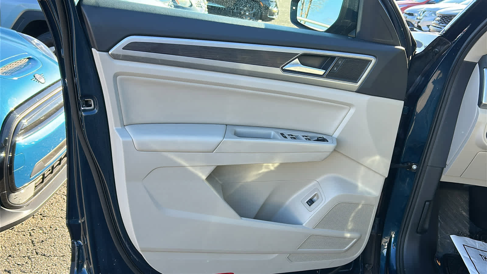 Used 2019 Volkswagen Atlas SE w/ Towing Package image 6