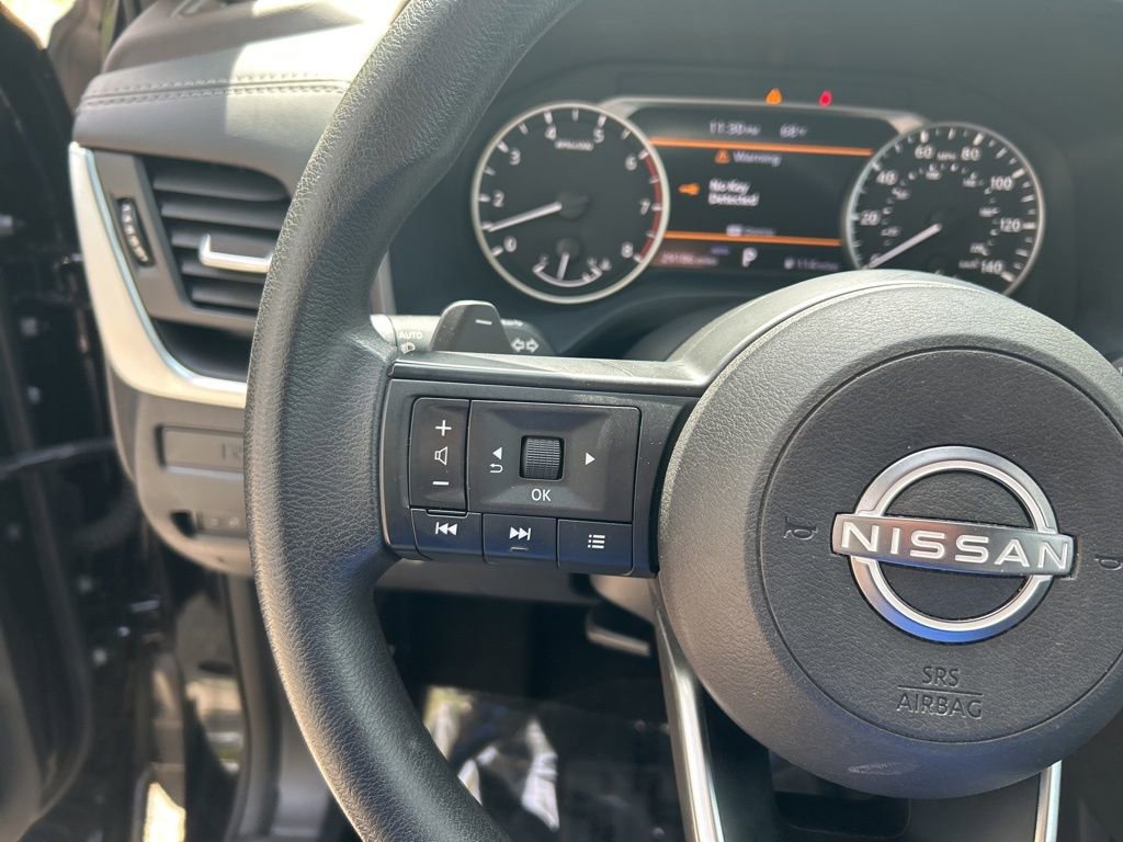 Used 2023 Nissan Rogue S image 21