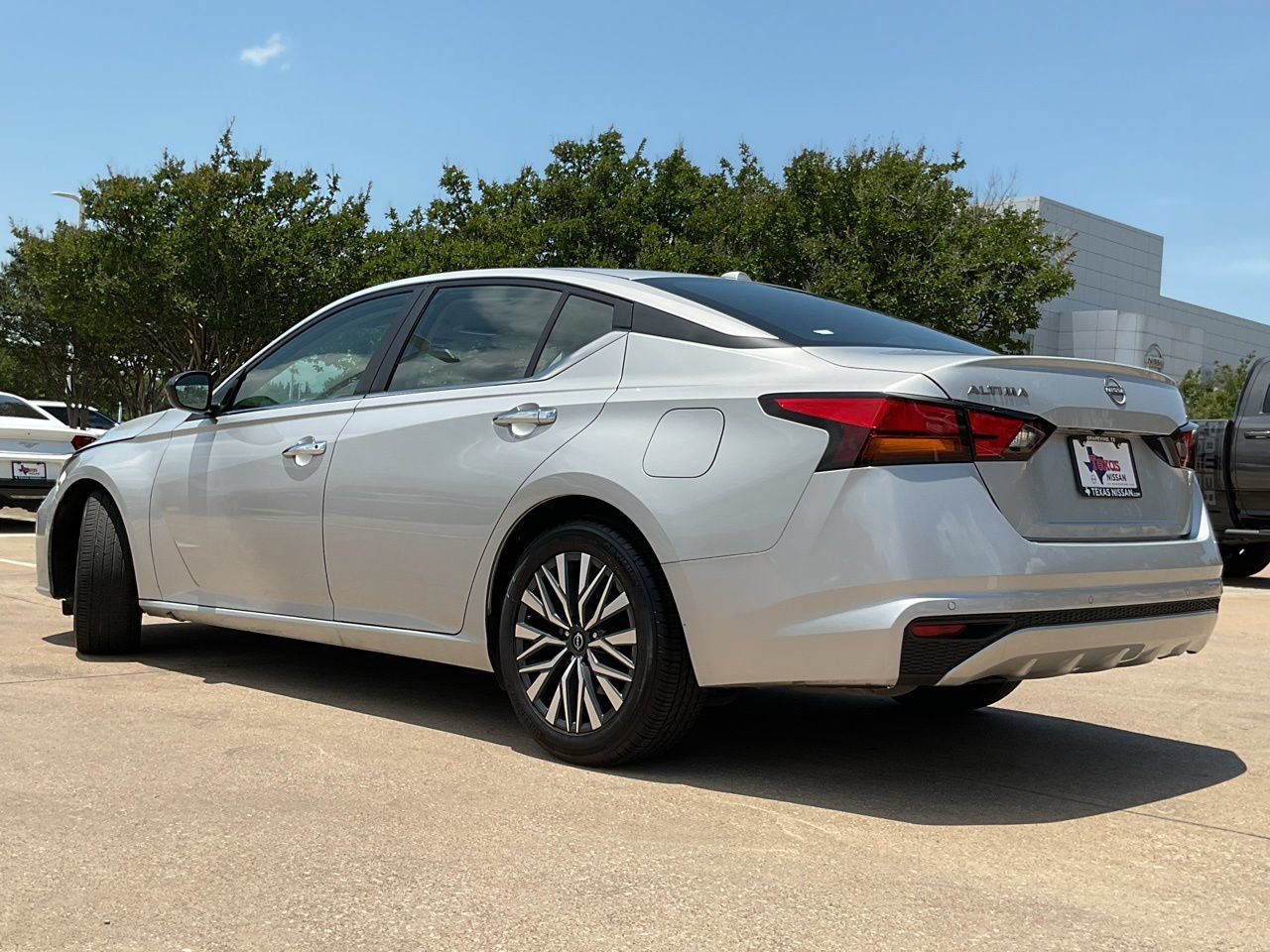 Used 2025 Nissan Altima 2.5 SV FWD image 6