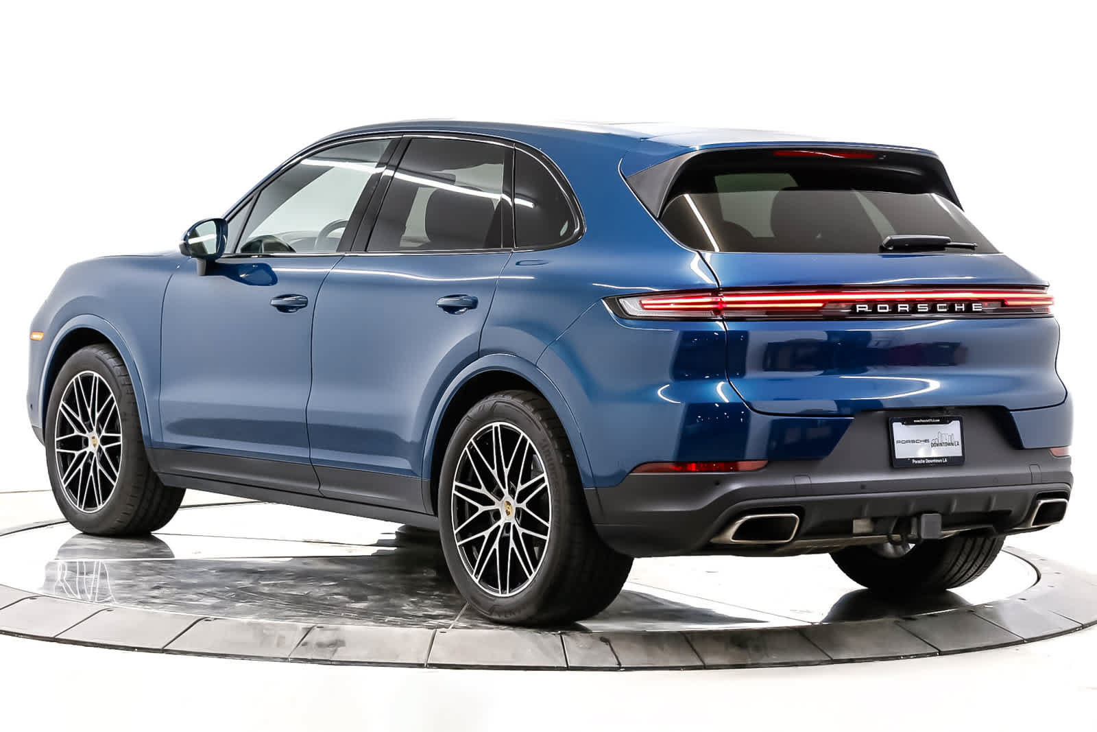 Certified 2024 Porsche Cayenne AWD/4WD image 3