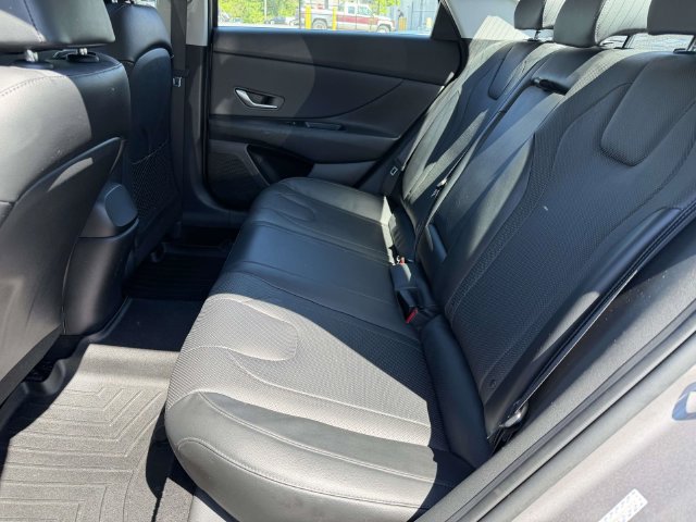 Used 2021 Hyundai Elantra Limited FWD image 15