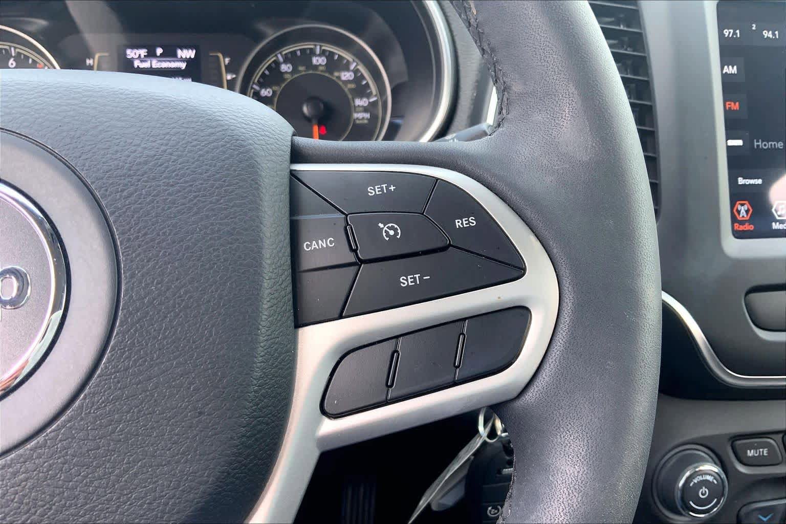 Used 2022 Jeep Cherokee Latitude w/ Sun & Sound Group AWD/4WD image 25