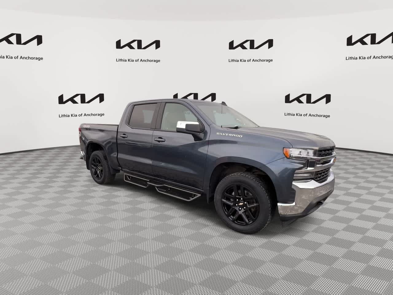 Used 2021 Chevrolet Silverado 1500 LT AWD/4WD image 2