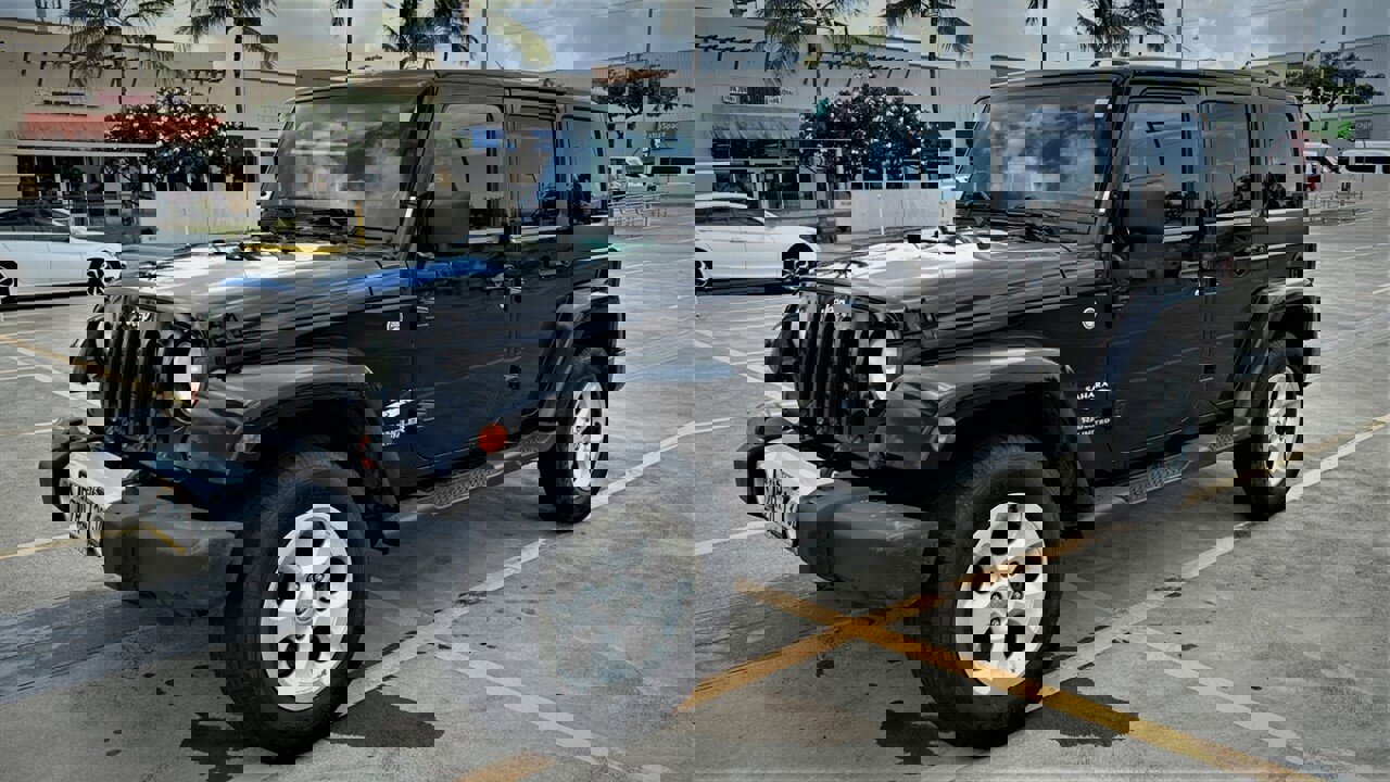 Used 2013 Jeep Wrangler Unlimited Sahara image 1