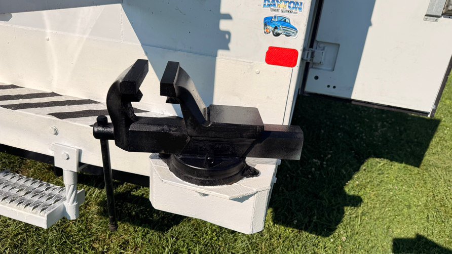 Used 2015 Ford F550 2WD Regular Cab Super Duty image 36