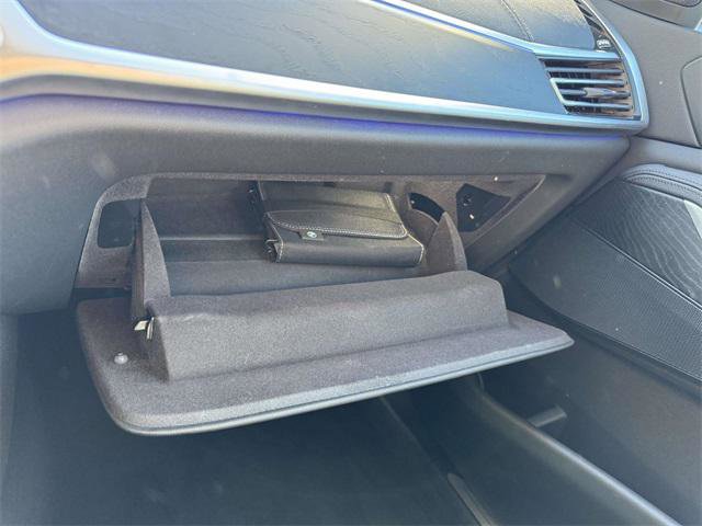 Used 2022 BMW X7 xDrive40i w/ Parking Assistance Package image 30