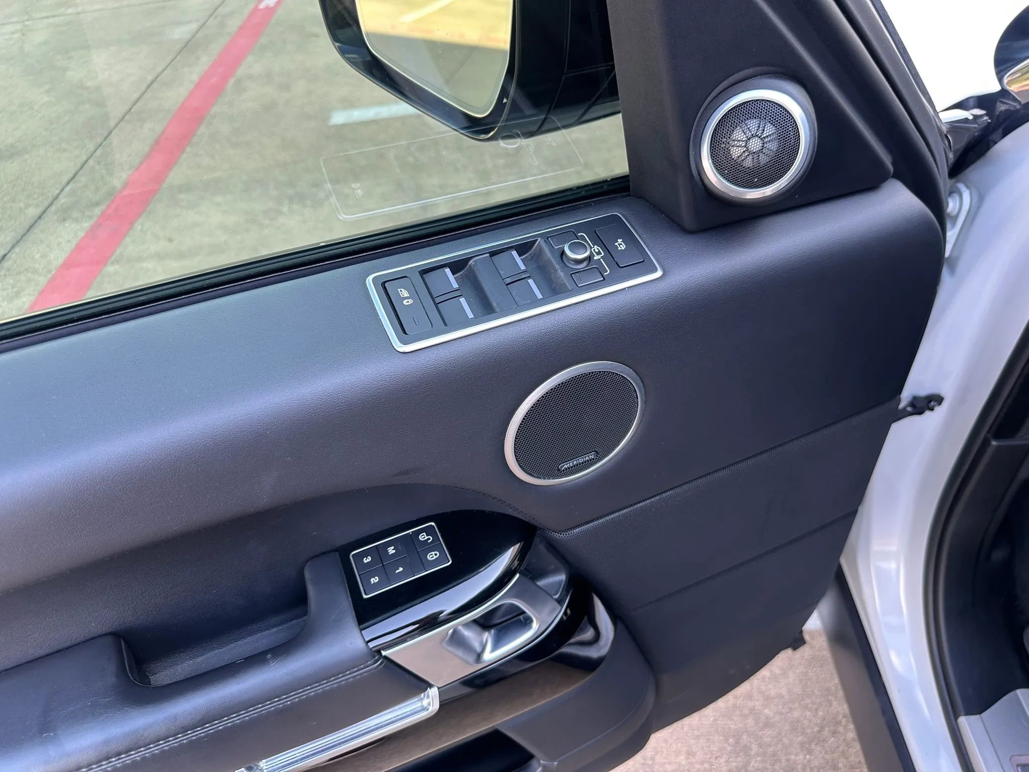 Used 2017 Land Rover Range Rover Long Wheelbase Supercharged image 36