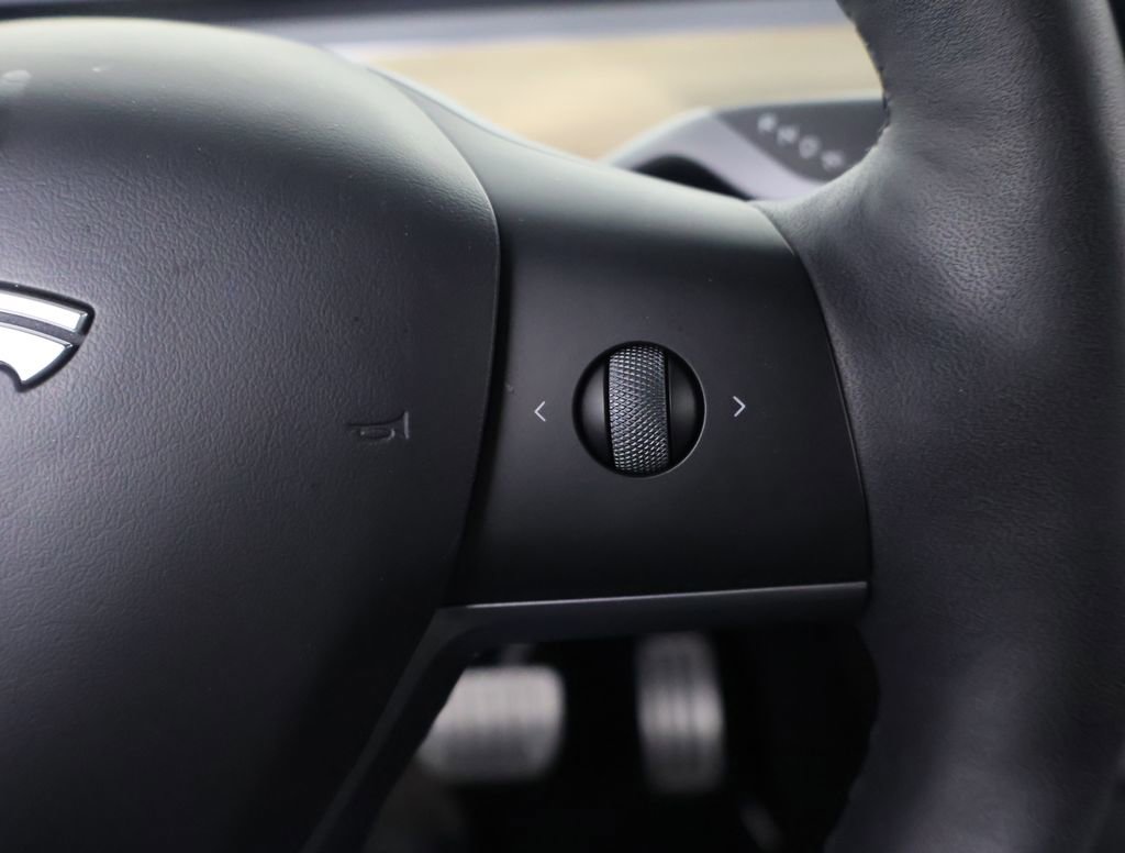 Used 2024 Tesla Model Y Performance image 40