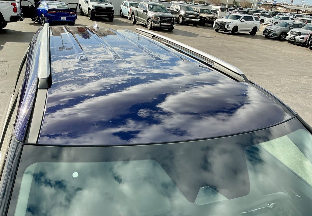 Used 2025 Kia Carnival EX image 12