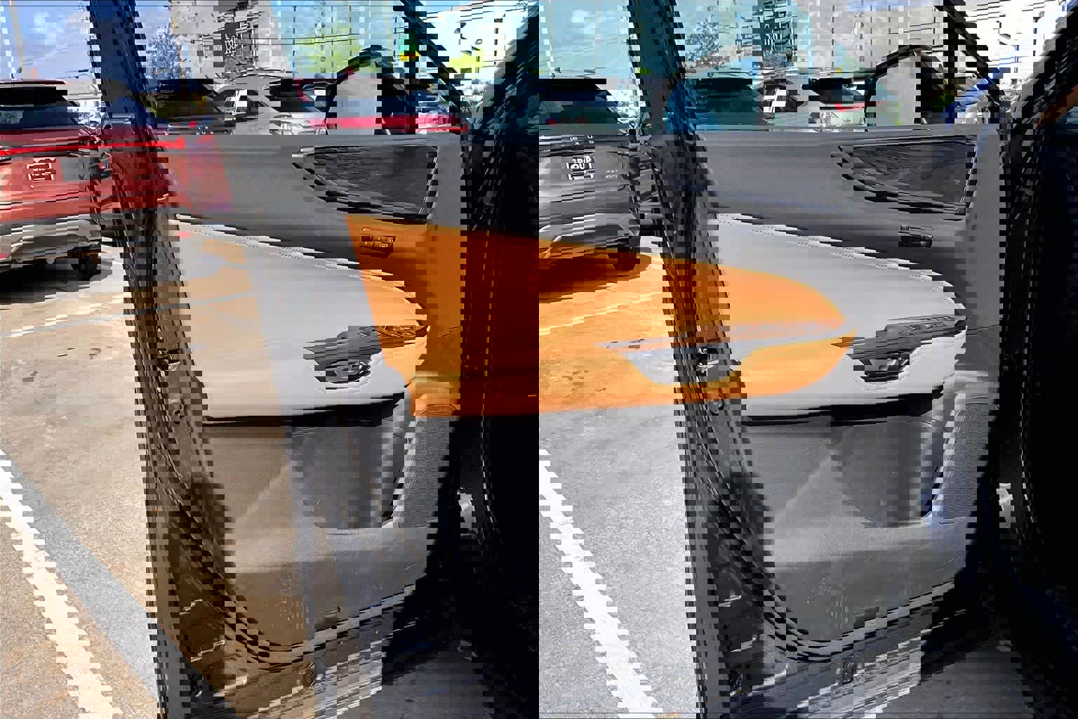 Used 2025 Lexus NX 250 FWD w/ Towing Package (2000 Lbs) image 22