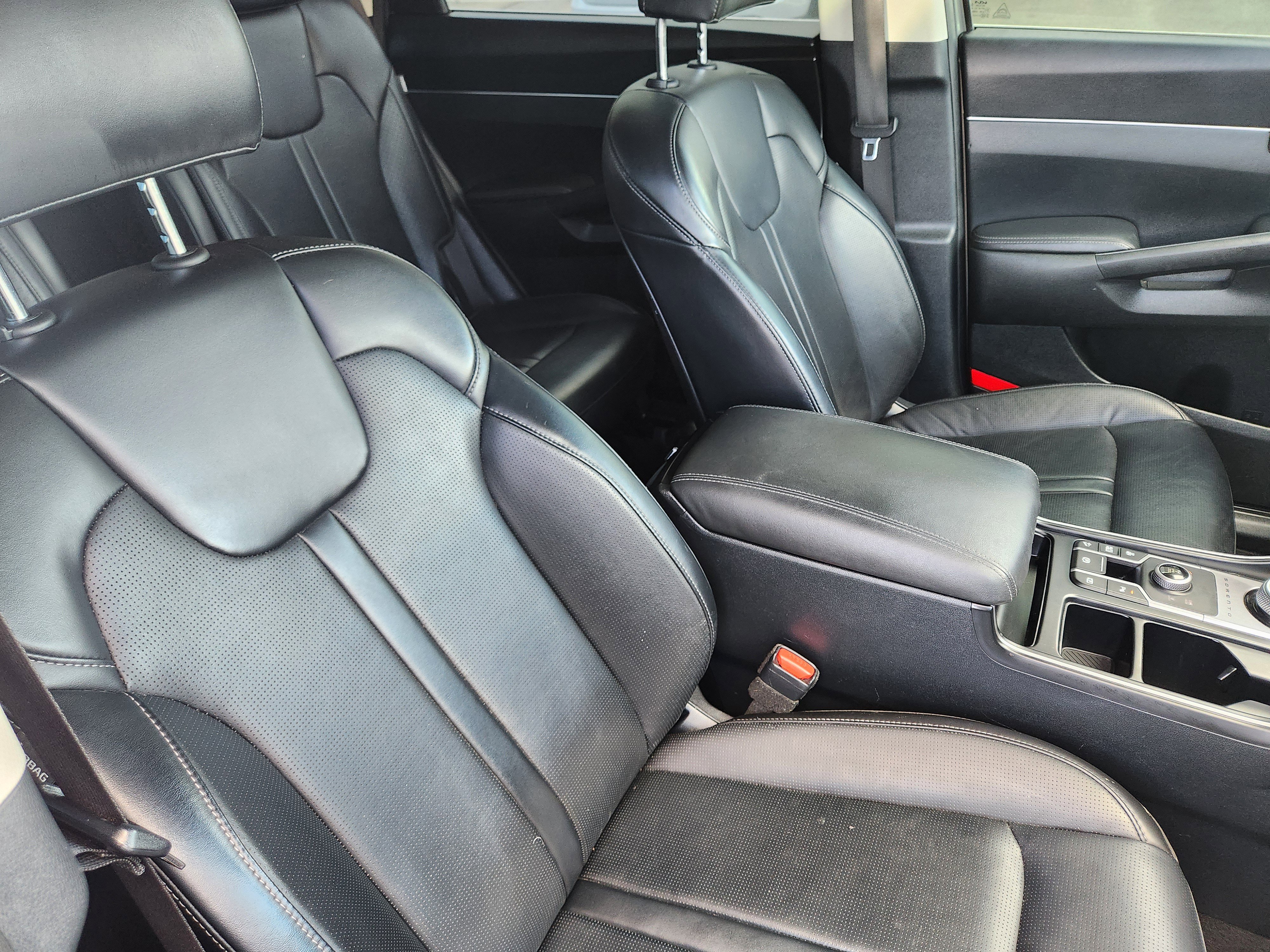 Used 2025 Kia Sorento EX w/ EX Panoramic Sunroof Package image 17