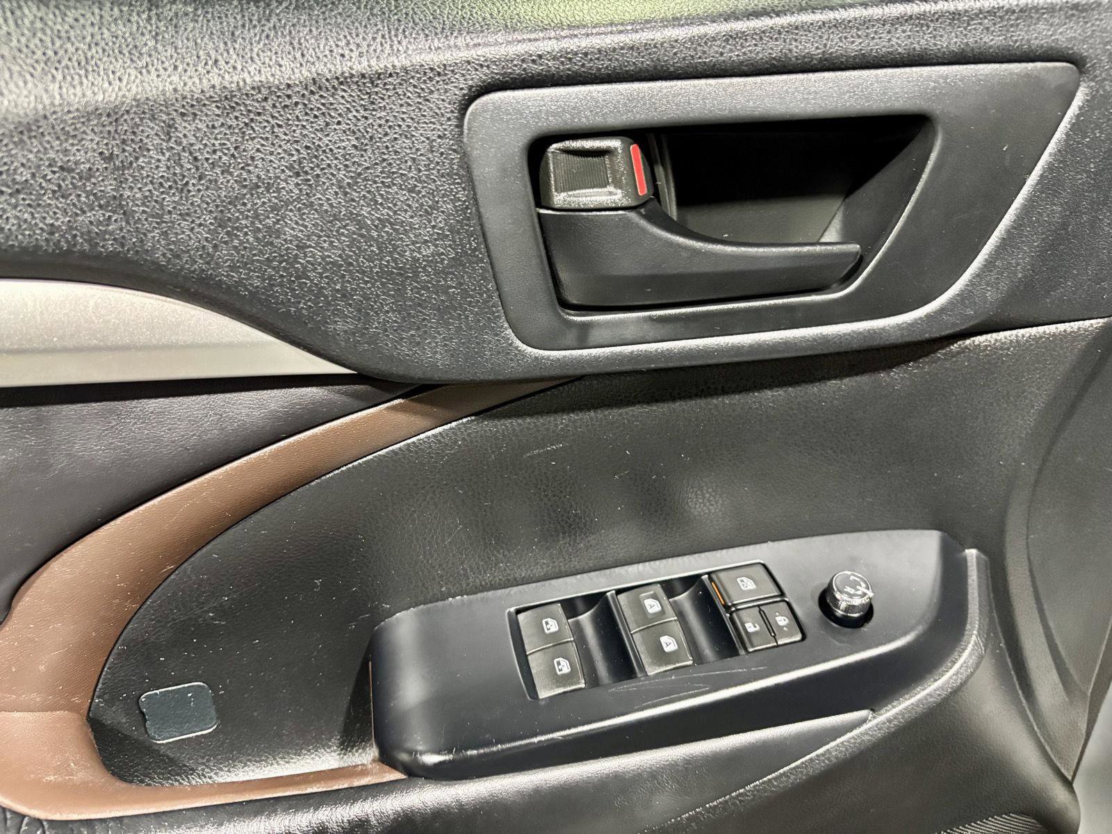 Used 2015 Toyota Highlander Plus image 21