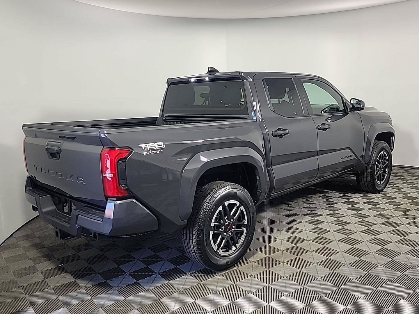 Used 2025 Toyota Tacoma TRD Sport AWD/4WD image 4