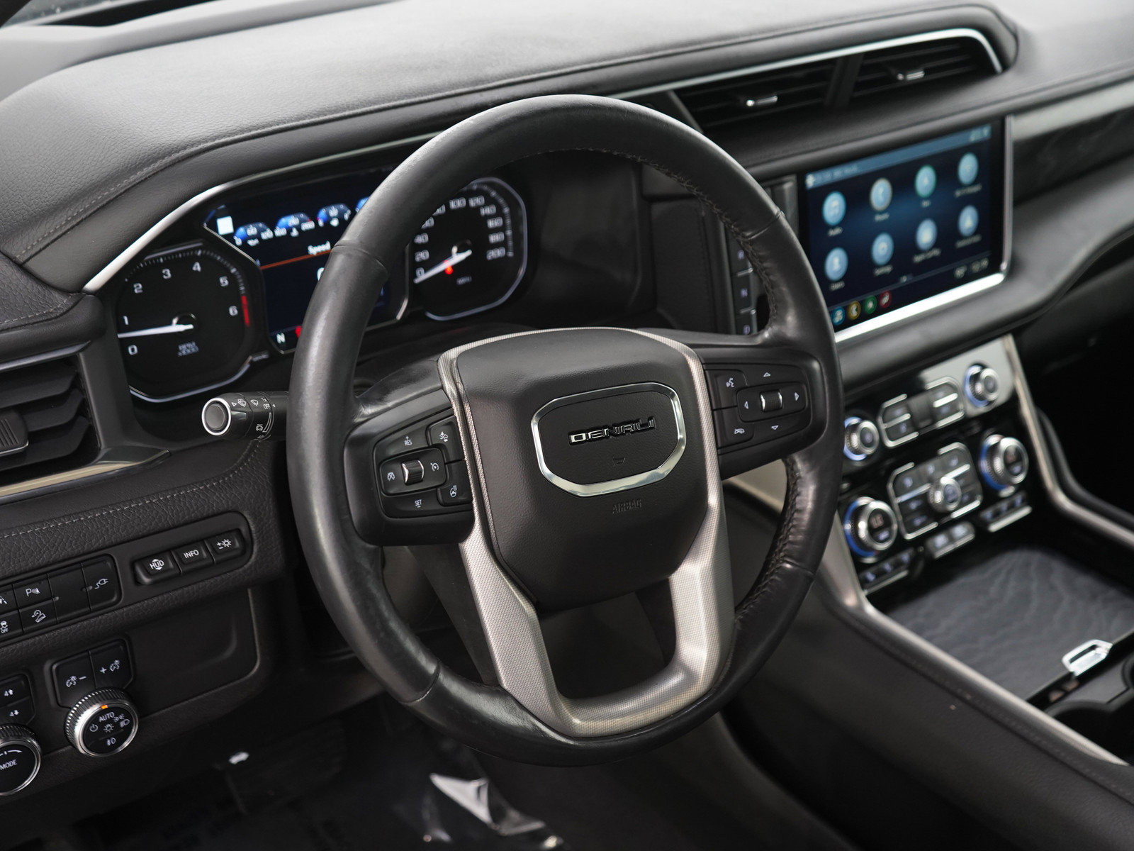 Used 2021 GMC Yukon XL Denali AWD/4WD image 23