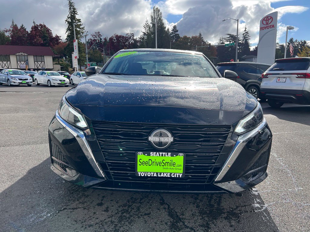Used 2025 Nissan Altima 2.5 SV FWD image 2
