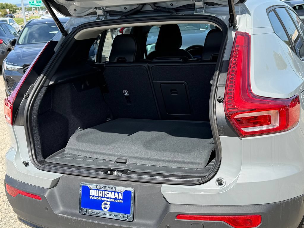New 2026 Volvo XC40 B5 Plus w/ Protection Package Premier AWD/4WD image 13