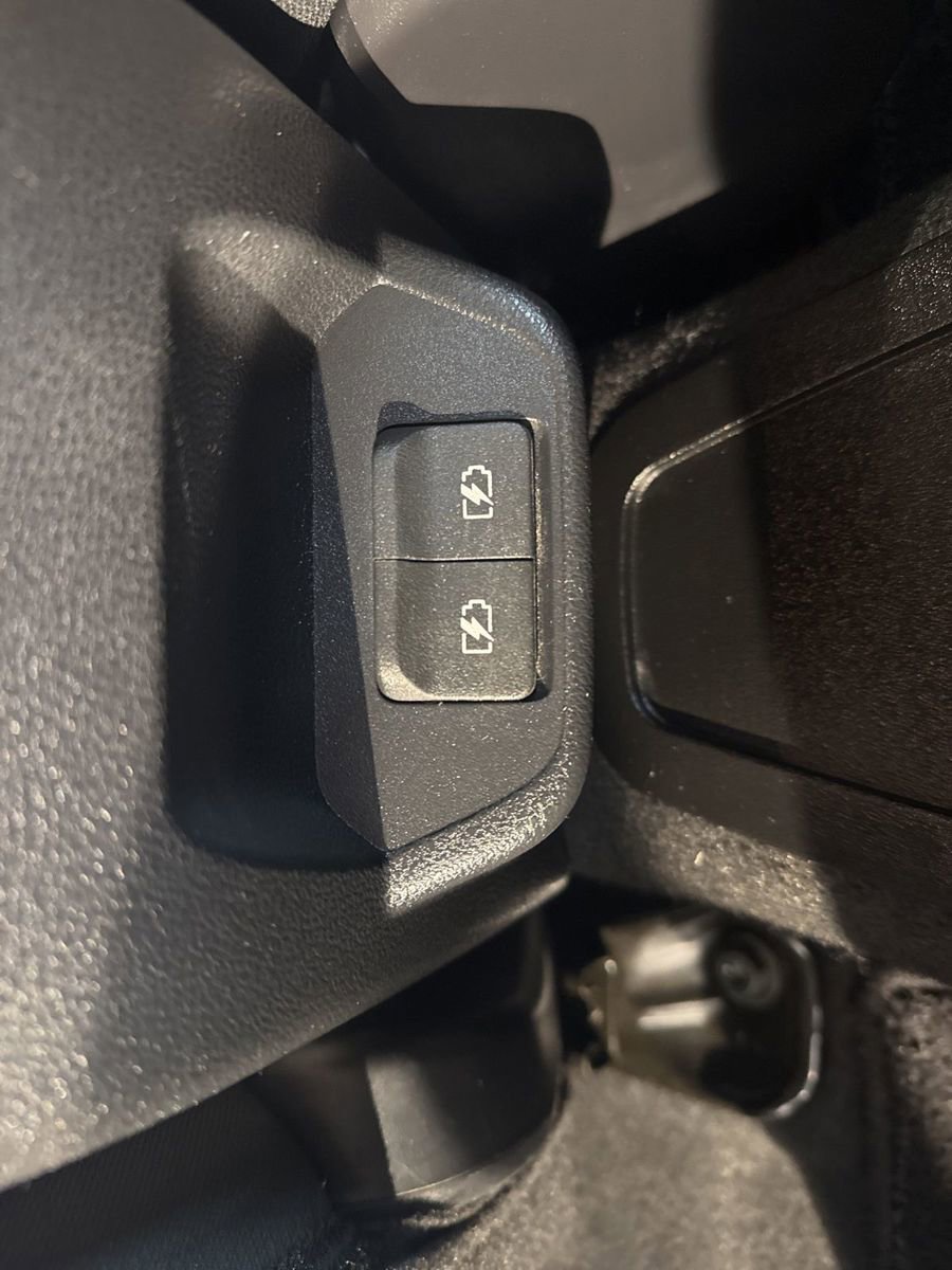 Used 2022 Nissan Leaf S image 15