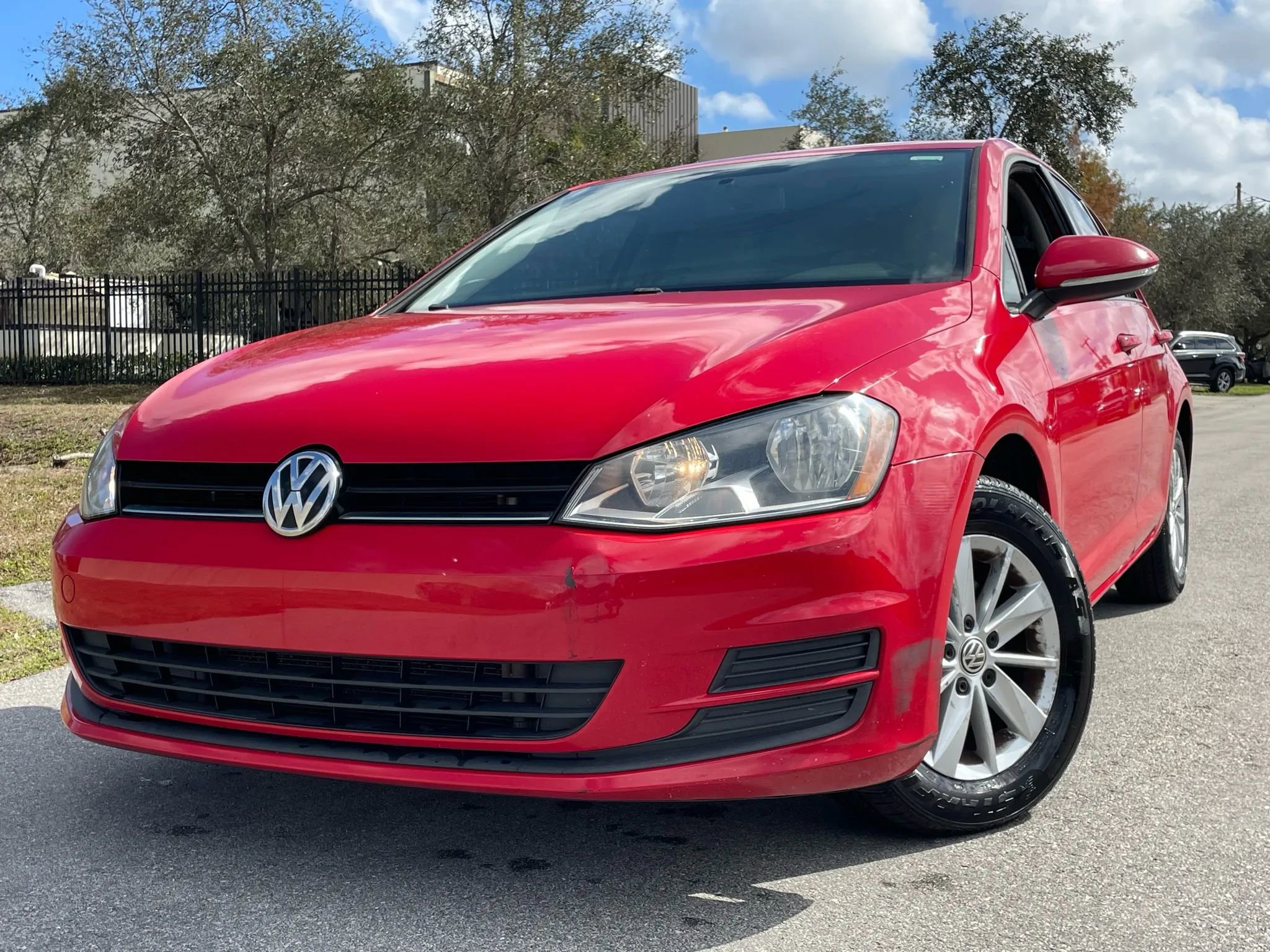 Used 2016 Volkswagen Golf S image 3