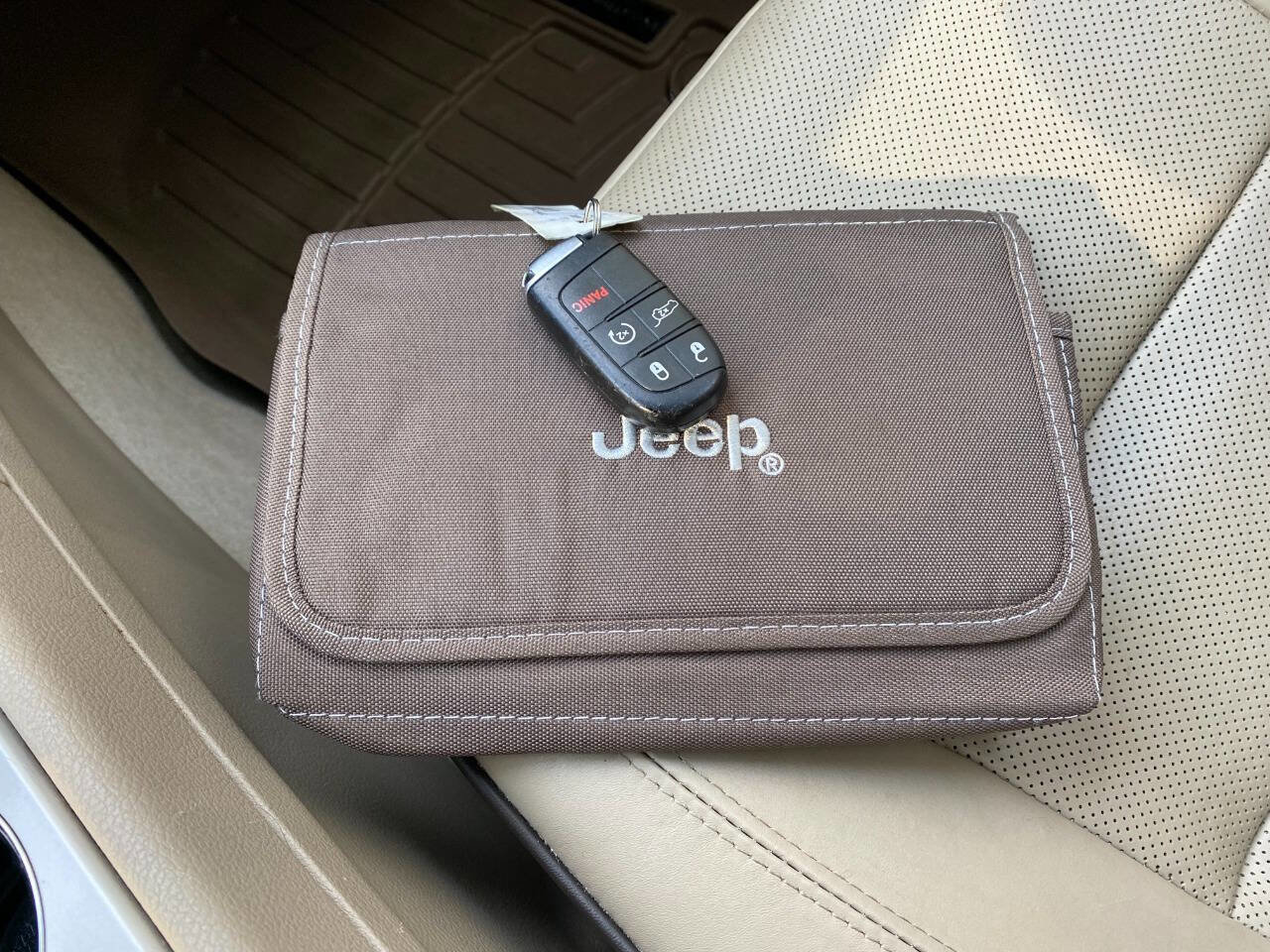 Used 2017 Jeep Grand Cherokee Overland image 20