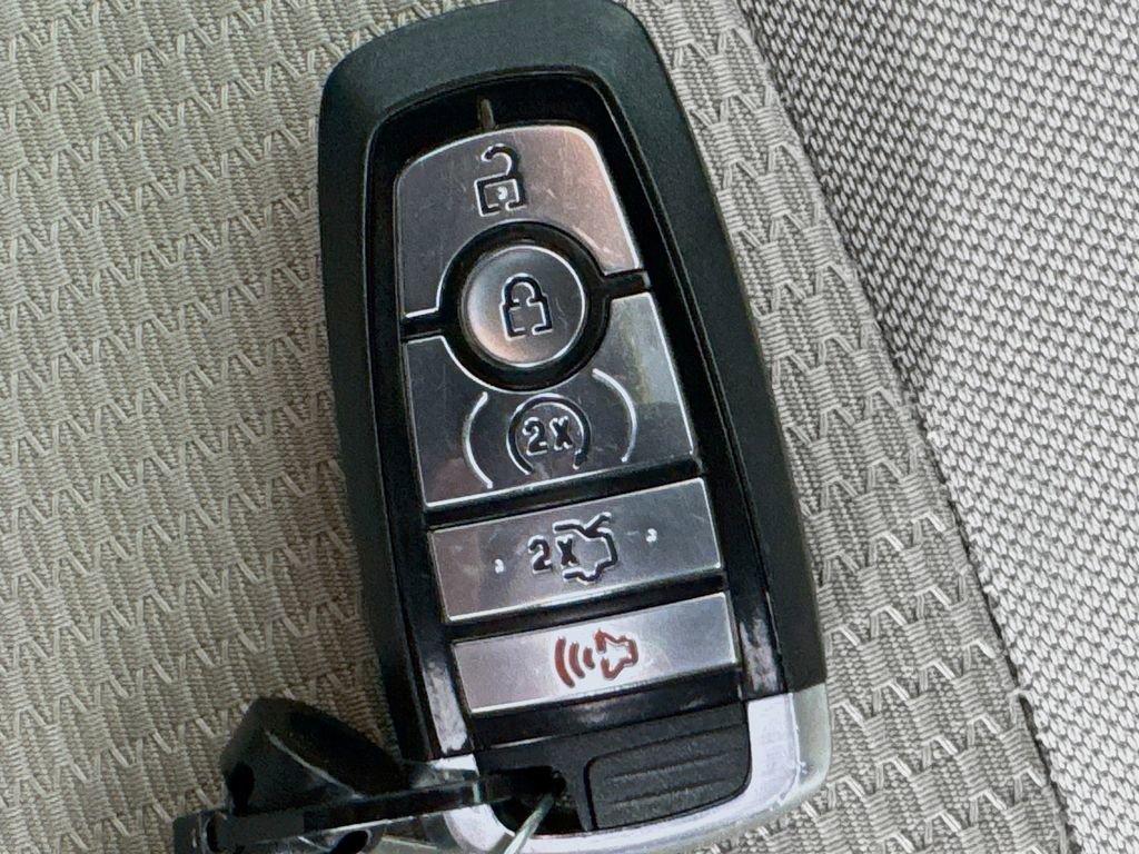 Used 2018 Ford Explorer XLT w/ Equipment Group 201A FWD image 37