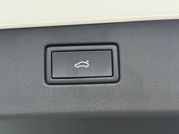 New 2025 Volkswagen Tiguan SE image 34