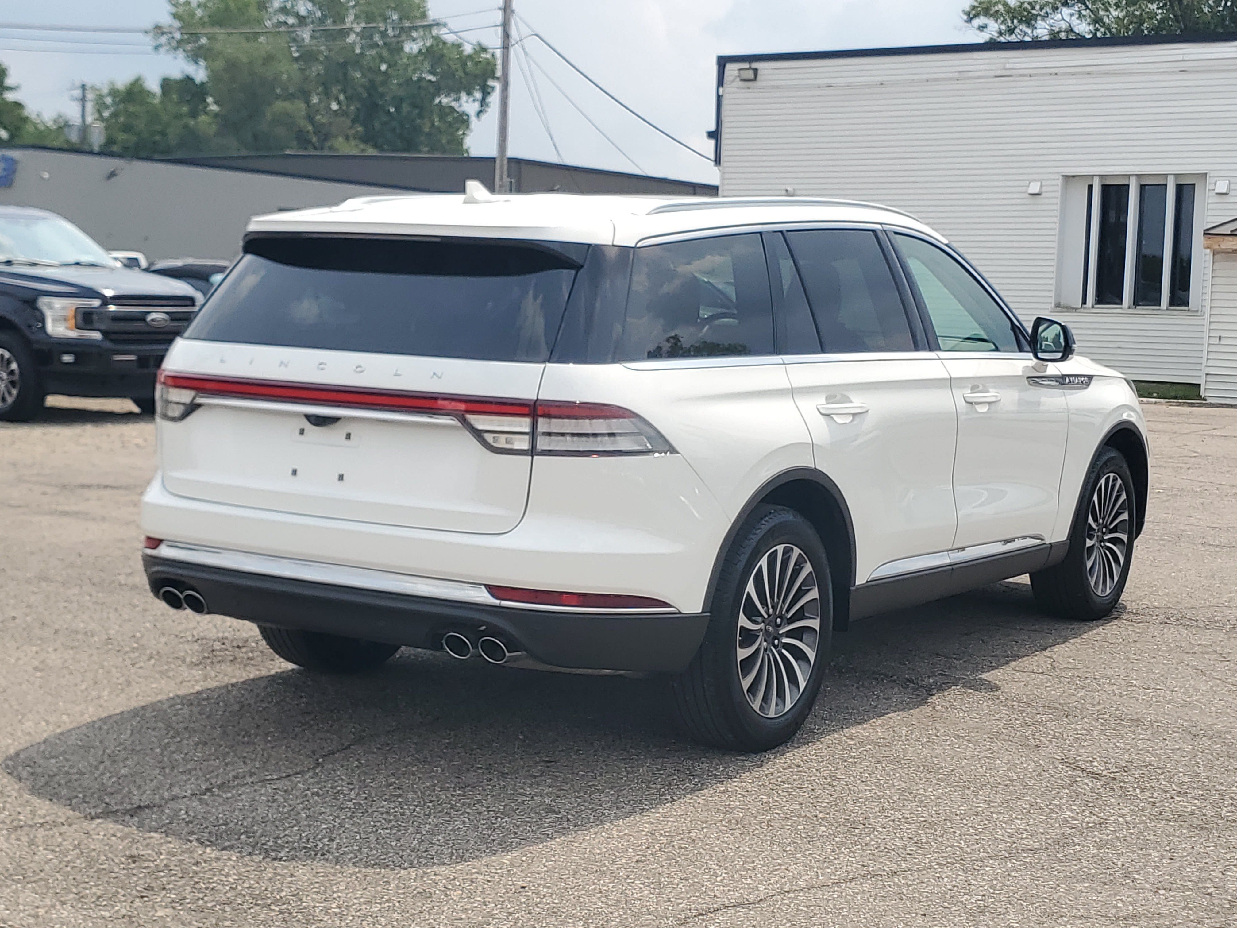 Certified 2024 Lincoln Aviator AWD w/ Premium Package image 6