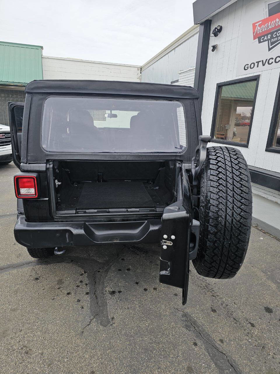Used 2018 Jeep Wrangler Unlimited Sport image 10