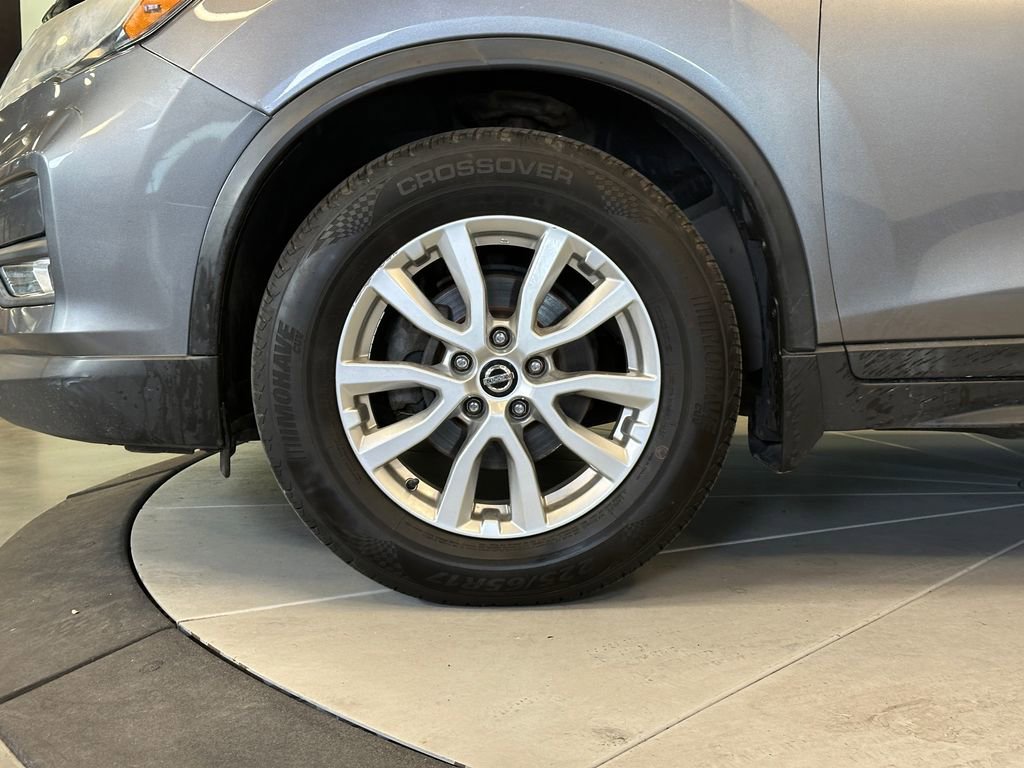 Used 2017 Nissan Rogue SV FWD image 25