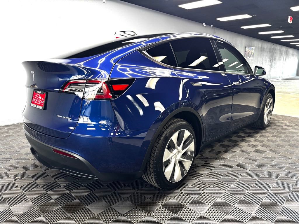 Used 2022 Tesla Model Y Long Range image 14