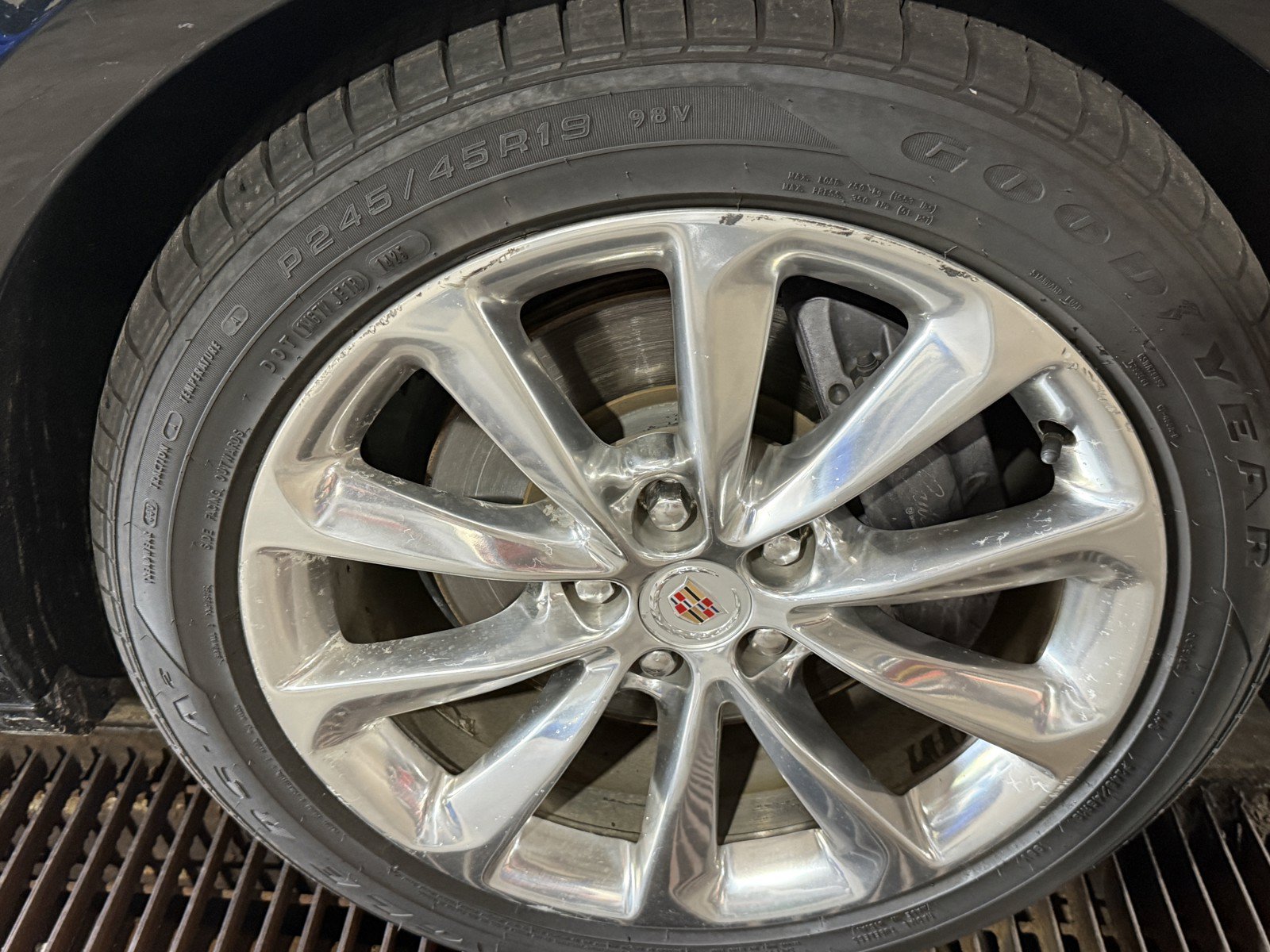 Used 2014 Cadillac XTS Luxury w/ Driver Awareness Package FWD image 29