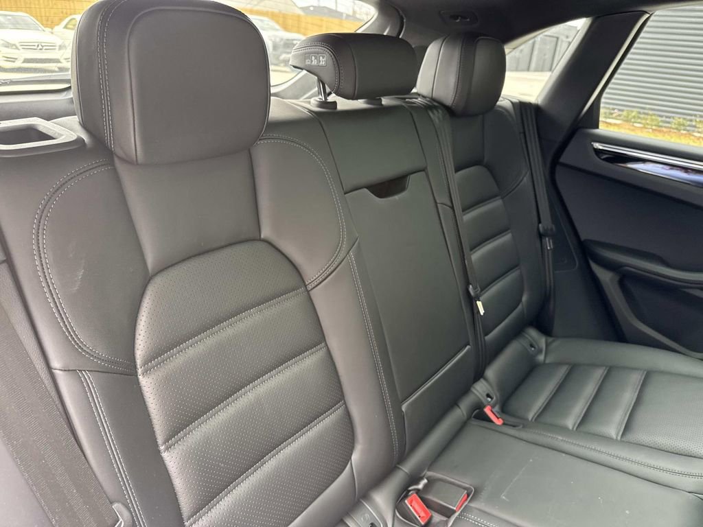 Certified 2025 Porsche Macan image 14