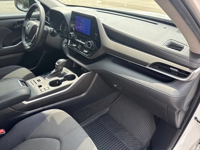 Used 2023 Toyota Highlander L AWD/4WD image 15