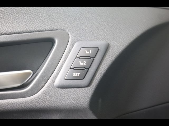 Used 2025 Toyota Sienna Limited AWD/4WD image 40