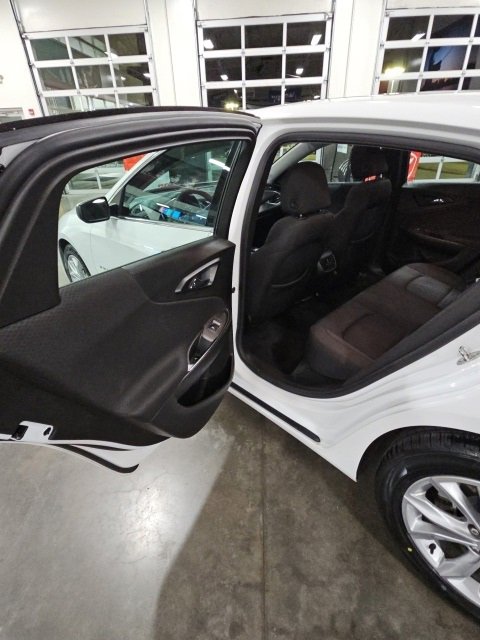 Used 2021 Chevrolet Malibu LT image 29