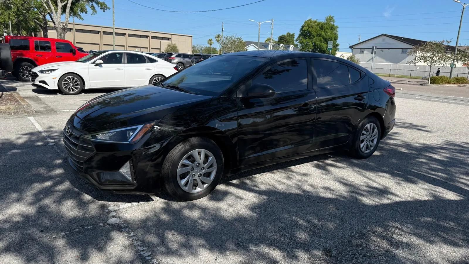 Used 2019 Hyundai Elantra SE w/ Cargo Package FWD image 3