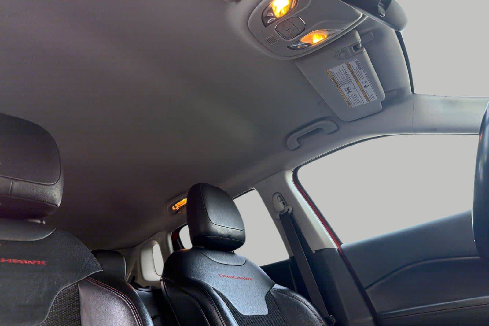 Used 2020 Jeep Compass Trailhawk AWD/4WD image 19