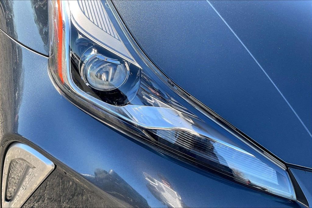 Used 2020 Toyota Prius LE image 31