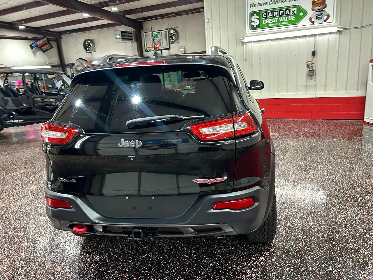 Used 2018 Jeep Cherokee Trailhawk w/ Cold Weather Group image 9