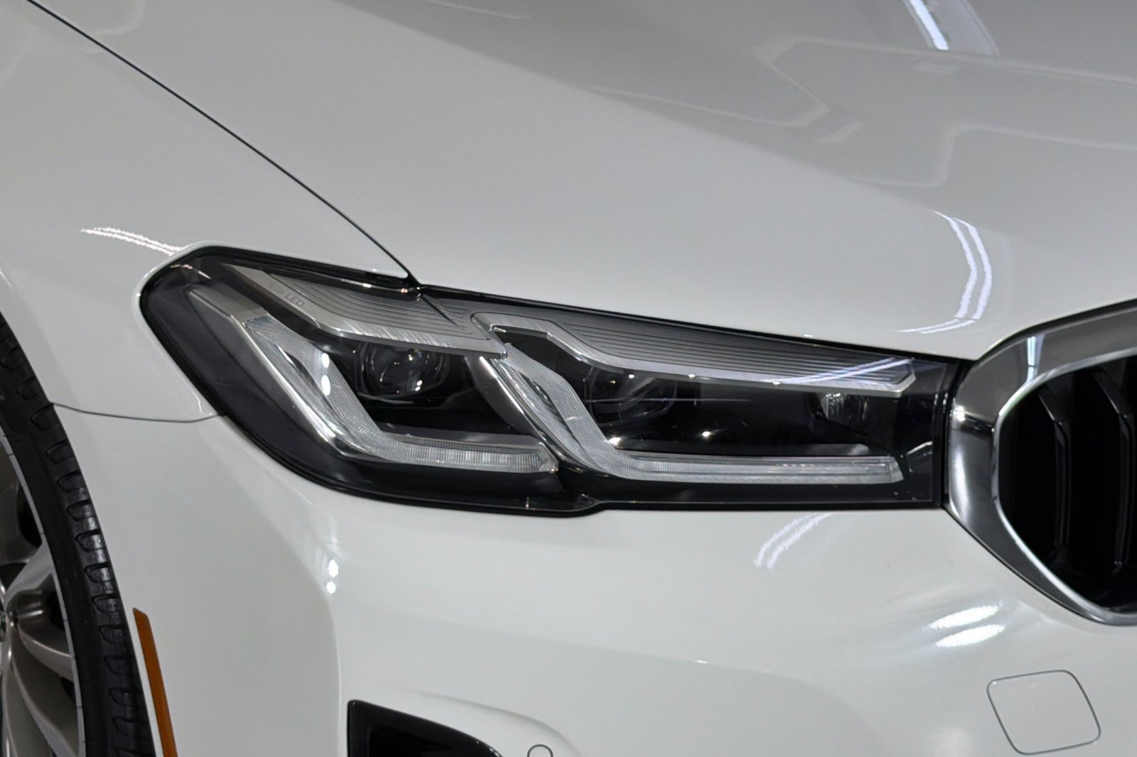 Used 2023 BMW 530i w/ Premium Package RWD image 11