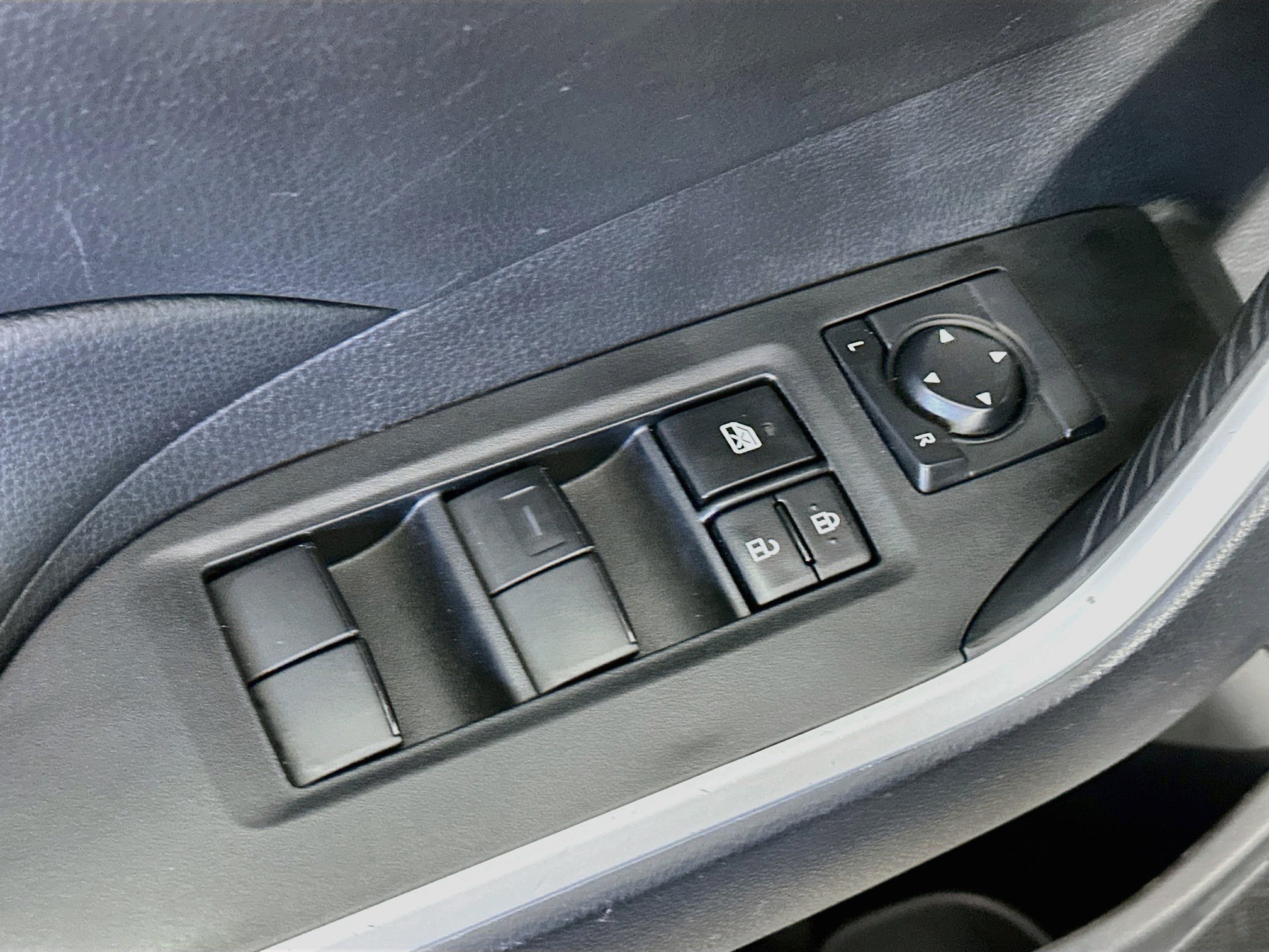 Used 2025 Toyota RAV4 LE FWD image 15