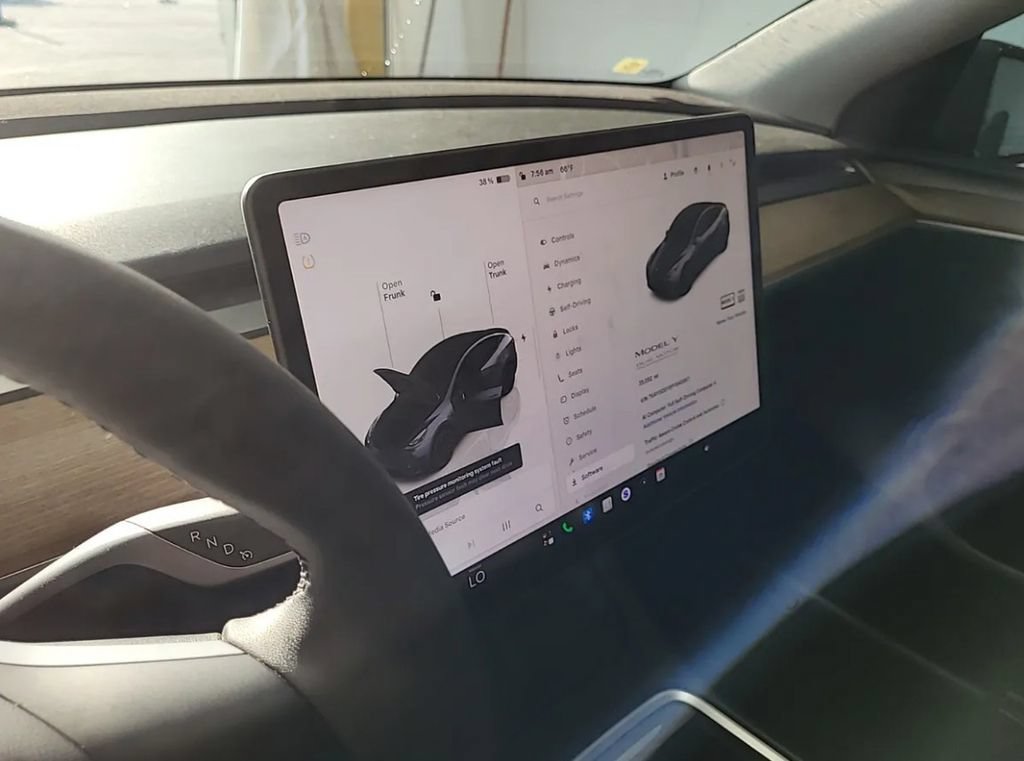 Used 2023 Tesla Model Y Performance AWD/4WD image 4