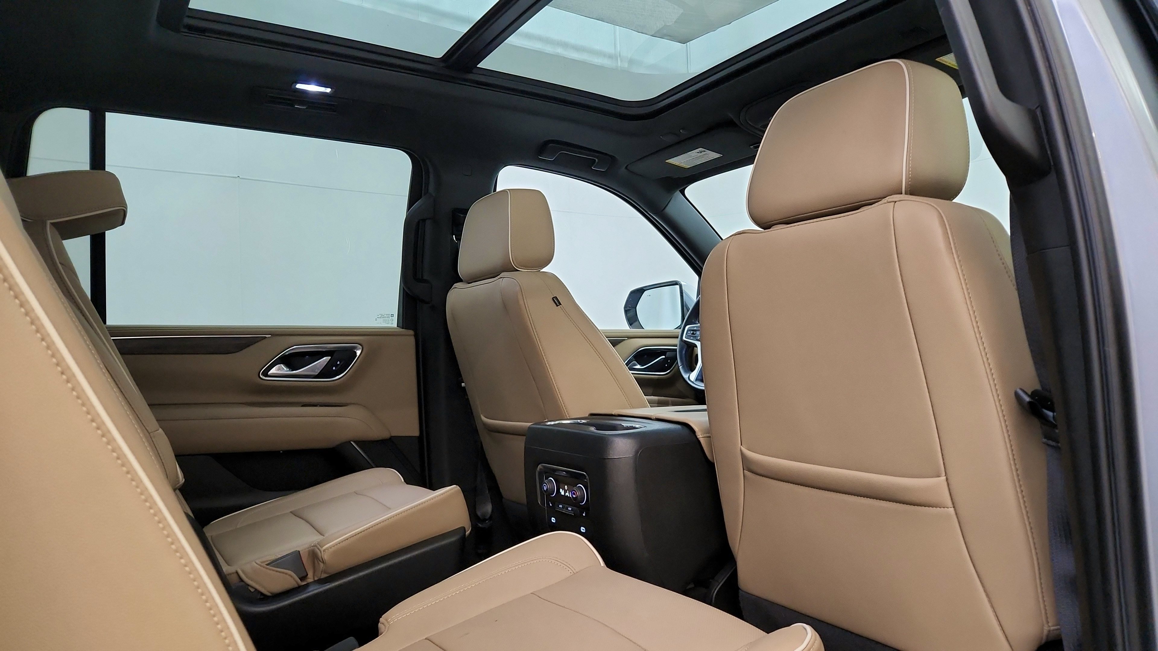 Used 2023 Chevrolet Suburban Premier AWD/4WD image 27